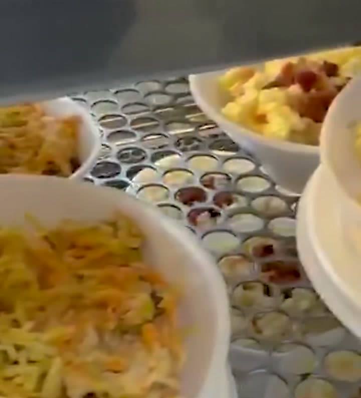 Feijão tropeiro e acompanhamentos
